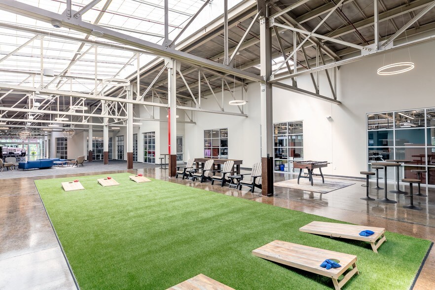 More Photos Of 2550 University Ave W, Saint Paul Unknown For Lease