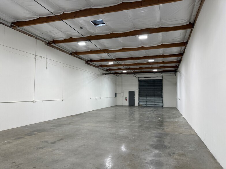 More Photos Of 3060-3098 Kenneth St, Santa Clara Manufacturing For Lease