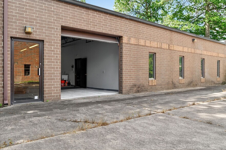 More Photos Of 7027 Spinach Dr, Mentor Warehouse For Sale