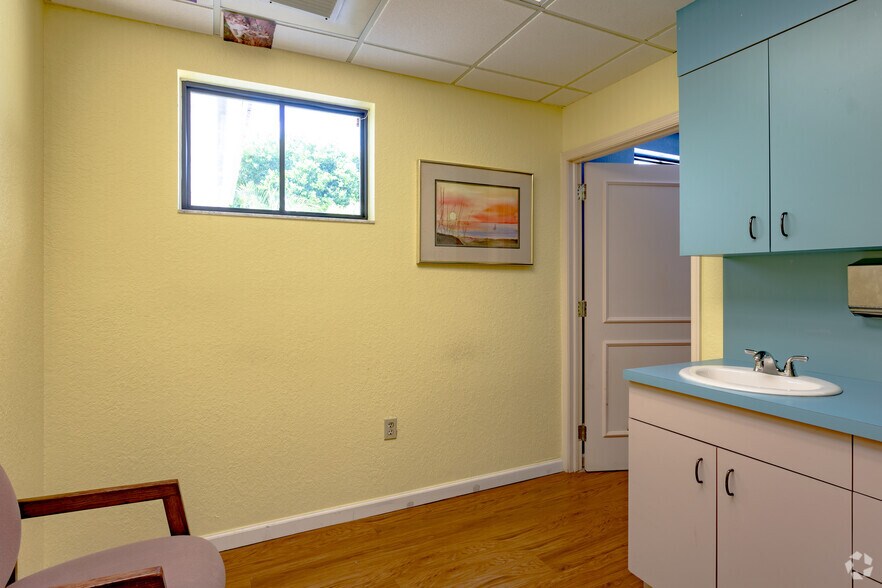 More Photos Of 101 SE 27th Ave, Boynton Beach Medical For Sale