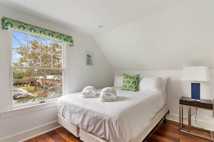 More Photos Of 184 Ashley Ave, Charleston Specialty For Sale