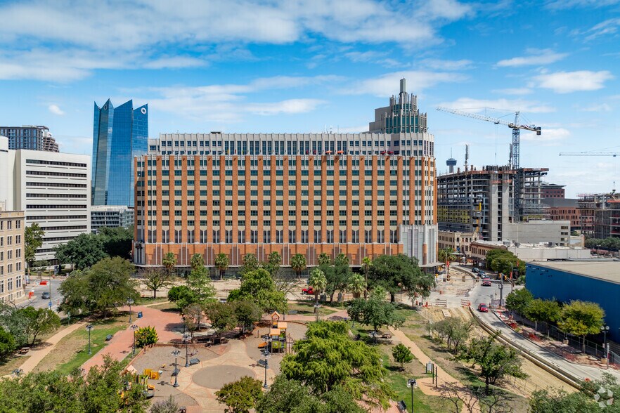 More Photos Of 100 N Santa Rosa St, San Antonio Apartments For Lease