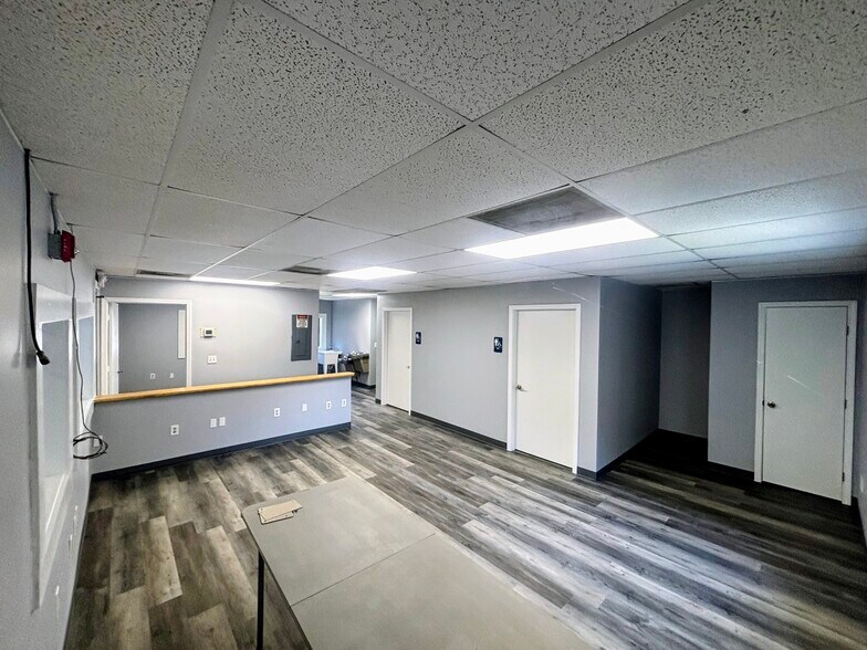 More Photos Of 105 Wood St, Greenville Manufacturing For Lease