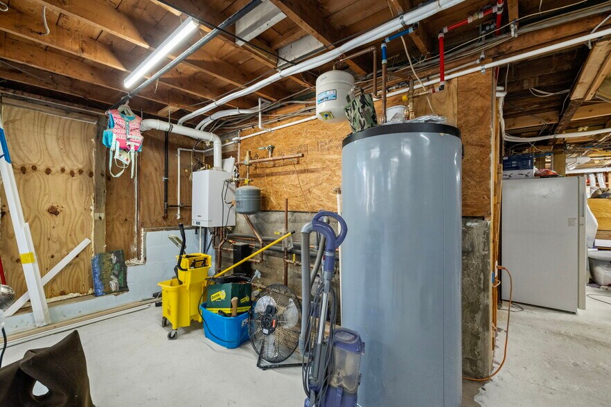 More Photos Of 180 Main St, North Woodstock Hotel For Sale