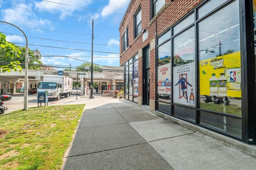 More Photos Of 1409-1411 W Lunt Ave, Chicago Storefront Retail Residential For Sale