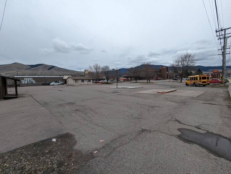 More Photos Of 1704 S Russell St, Missoula Flex For Lease