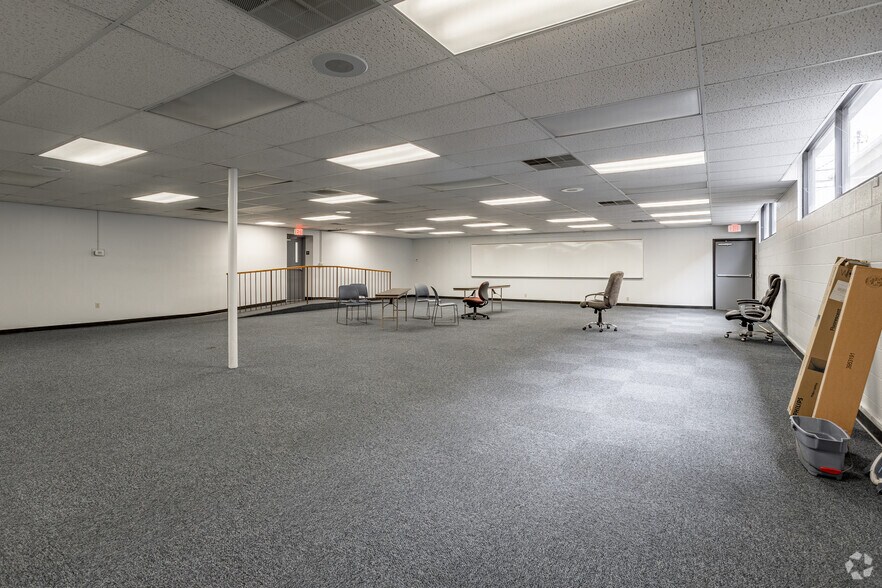 More Photos Of 3775 Elizabeth St, Riverside Office For Sale