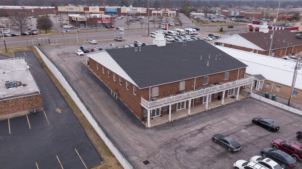 More Photos Of 2402-2418 N Hwy 67, Florissant Office For Lease