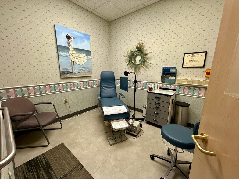 More Photos Of 1725 Western Ave, Findlay Medical For Sale