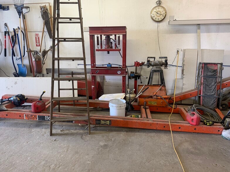 More Photos Of 41R Central St, East Bridgewater Auto Repair For Sale