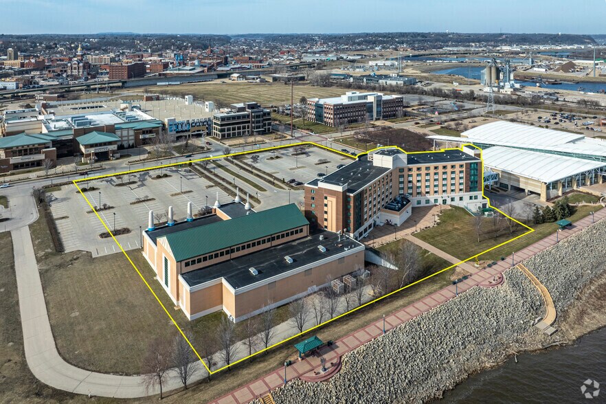More Photos Of 350 Bell St, Dubuque Hotel For Sale