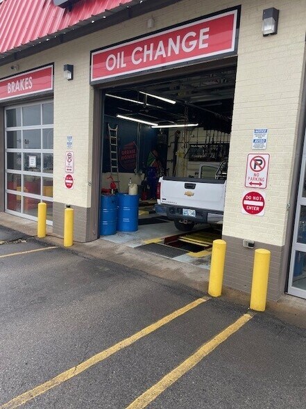 More Photos Of 1107-1111 W Shawnee St, Muskogee Auto Repair For Sale