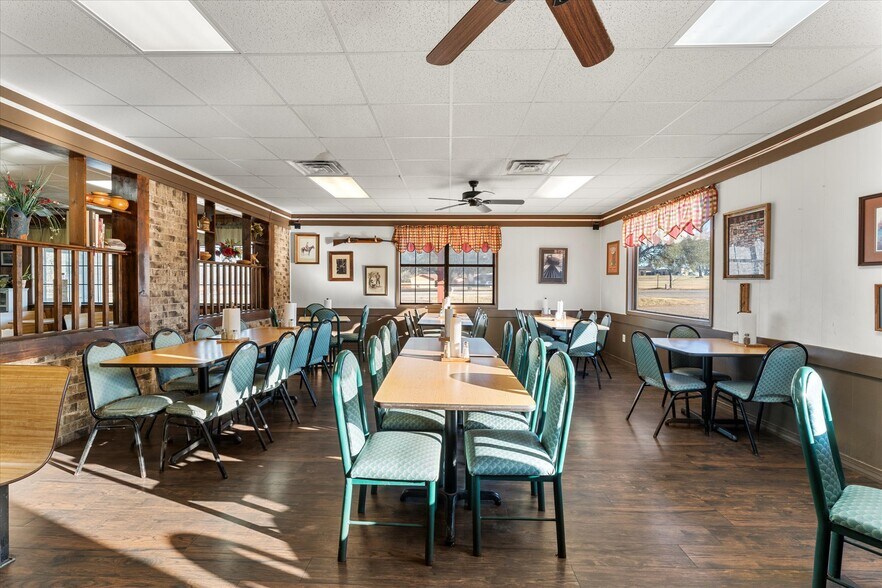 More Photos Of 800 E Main St, Omaha Restaurant For Sale