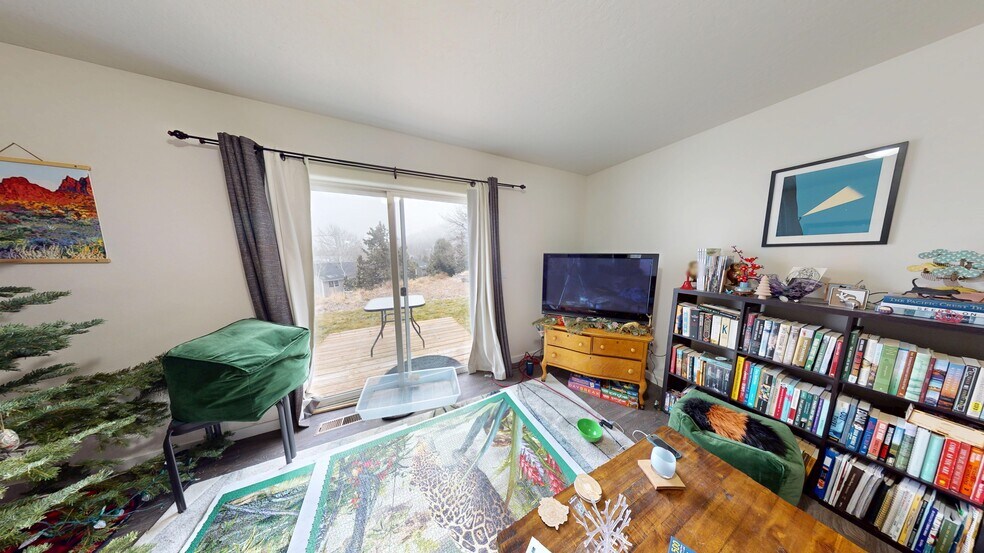 More Photos Of 1696 NE Lotus Dr, Bend Multifamily For Sale