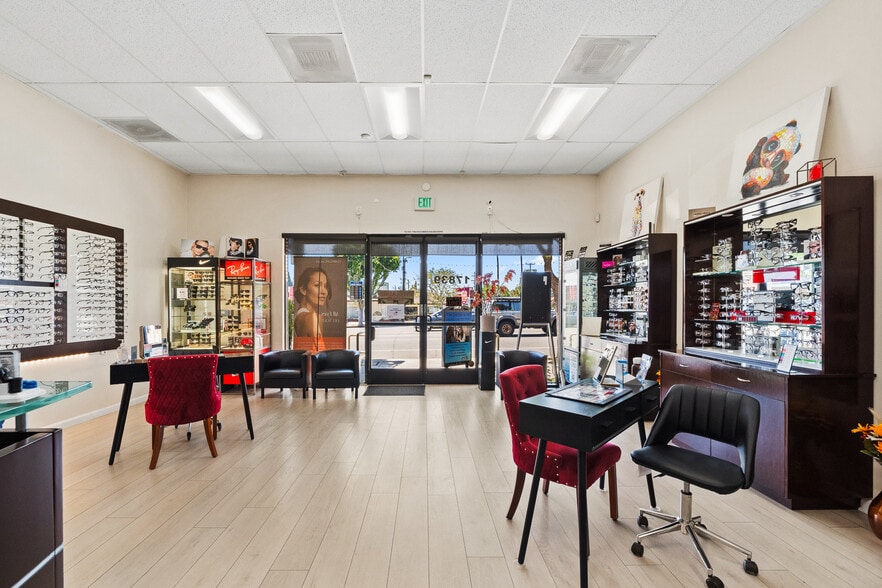 More Photos Of 17851 Chatsworth St, Granada Hills Freestanding For Sale