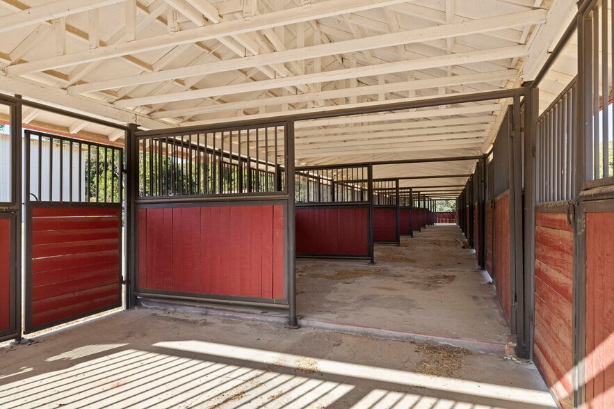 More Photos Of 36059 Golden State Hwy, Castaic Lodge Meeting Hall For Sale