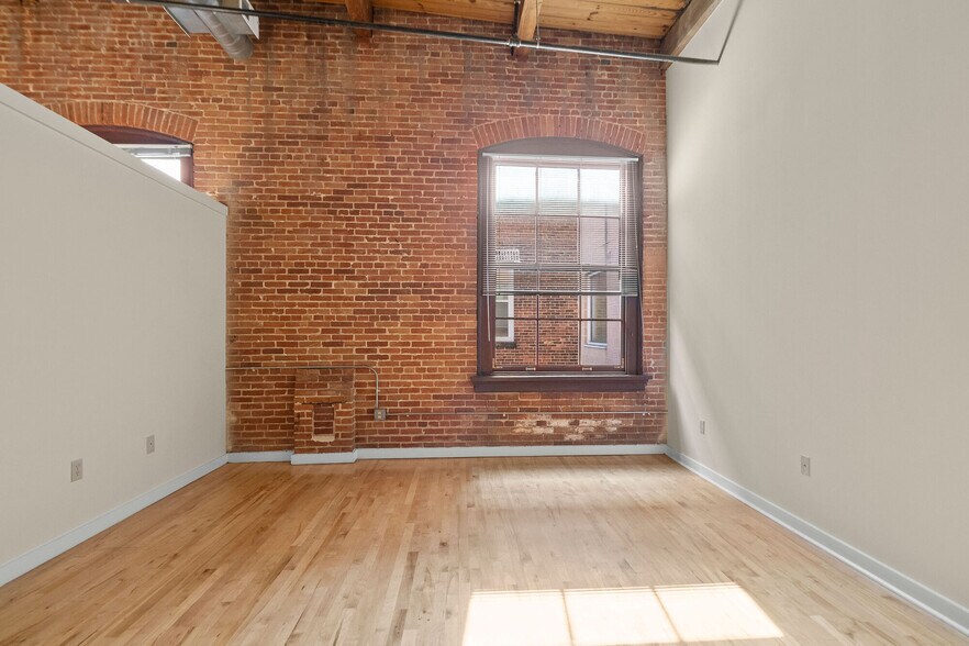 More Photos Of 1-49 N Howard St, Baltimore Unknown For Lease