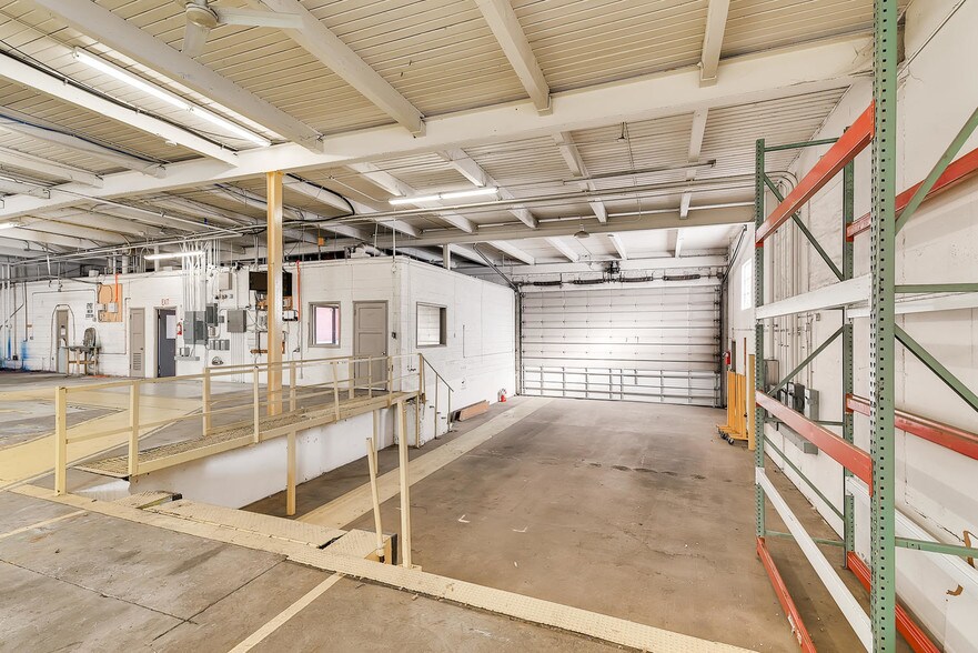 More Photos Of 1520 W 13th Ave, Denver Warehouse For Lease