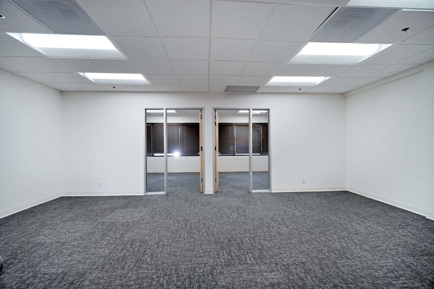 More Photos Of 340 S Farrell Dr, Palm Springs Unknown For Lease