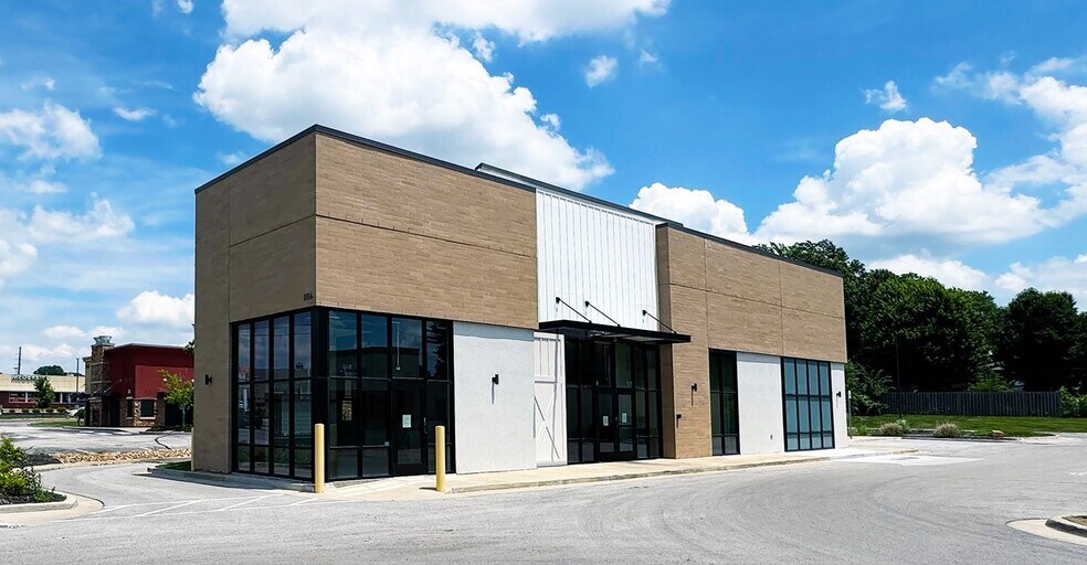 Primary Photo Of 806 N 7 Hwy, Blue Springs Fast Food For Lease