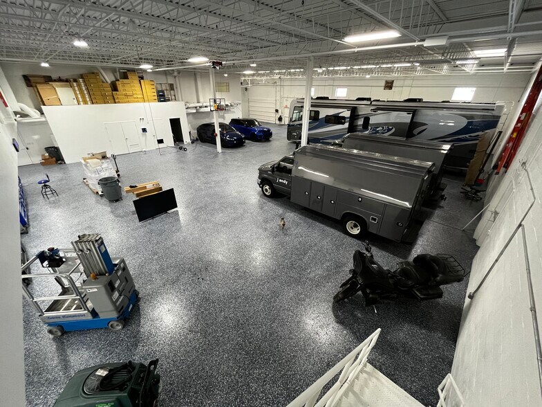 More Photos Of 1540 Hannah Ave, Forest Park Light Distribution For Lease