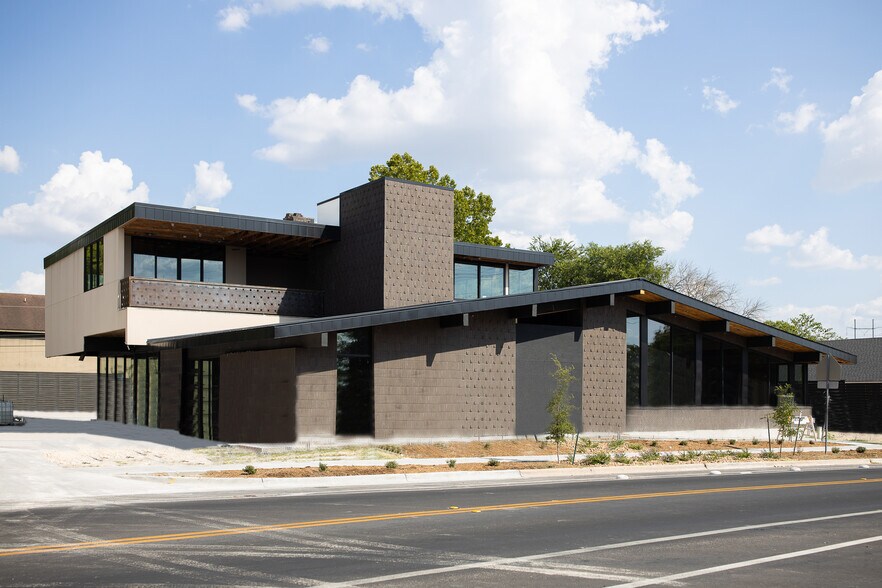 More Photos Of 5621 Emerald Forest Dr, Austin Restaurant For Lease