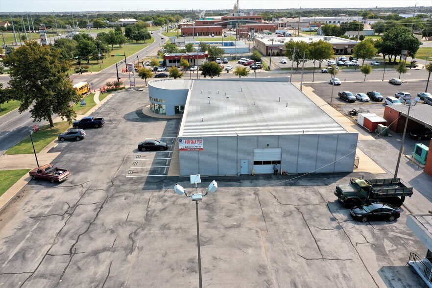 More Photos Of 202 W Gore Blvd, Lawton Auto Dealership For Sale
