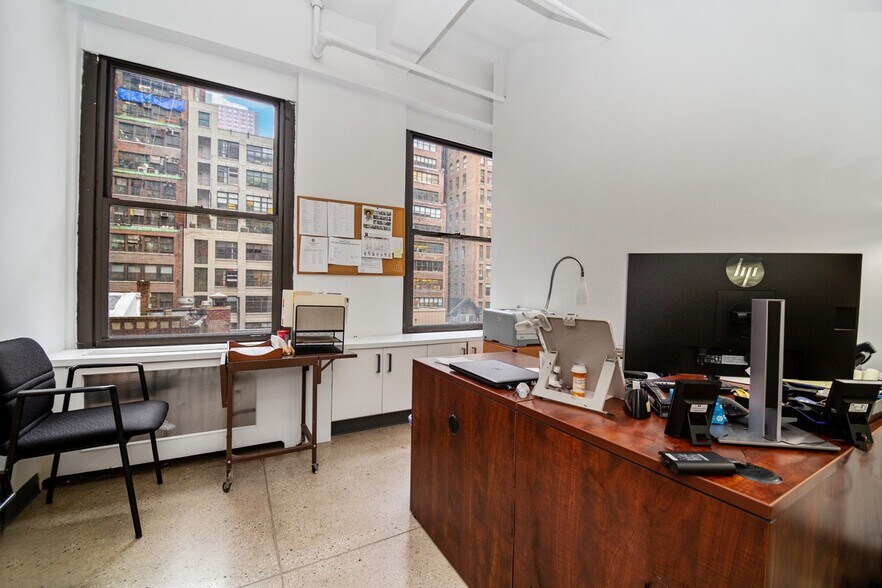 More Photos Of 246 W 38th St, New York Loft Creative Space For Sale