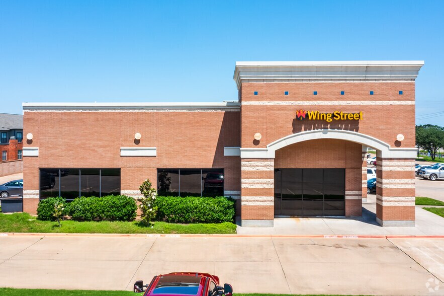 More Photos Of 7650 I-35 E, Corinth Storefront For Lease