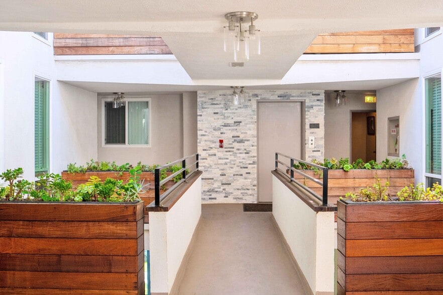 More Photos Of 901 Ocean Ave, Santa Monica Apartments For Sale