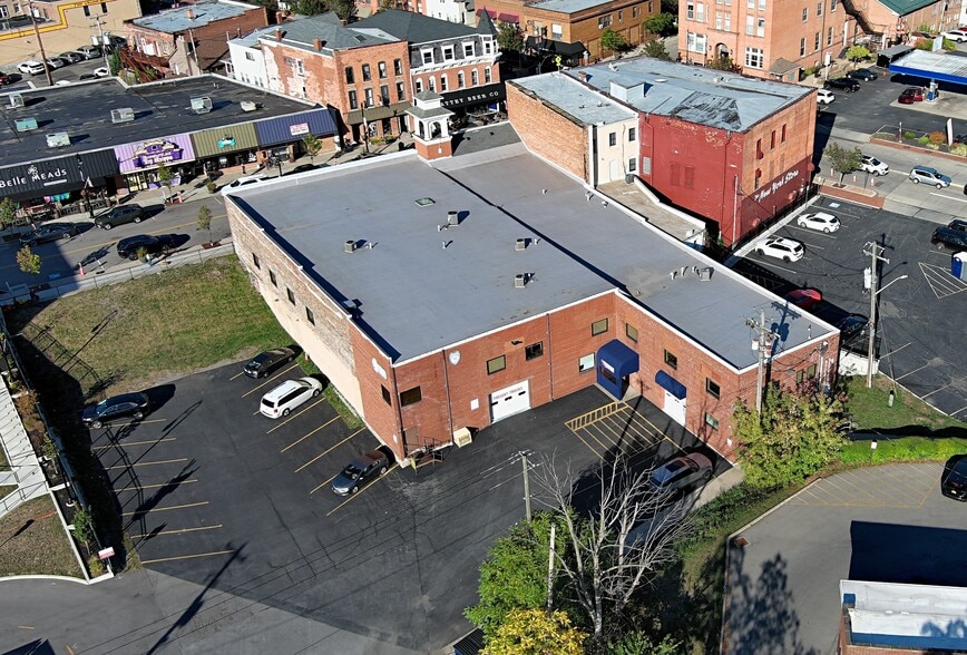 More Photos Of 10 W Main St, Lancaster Flex For Lease