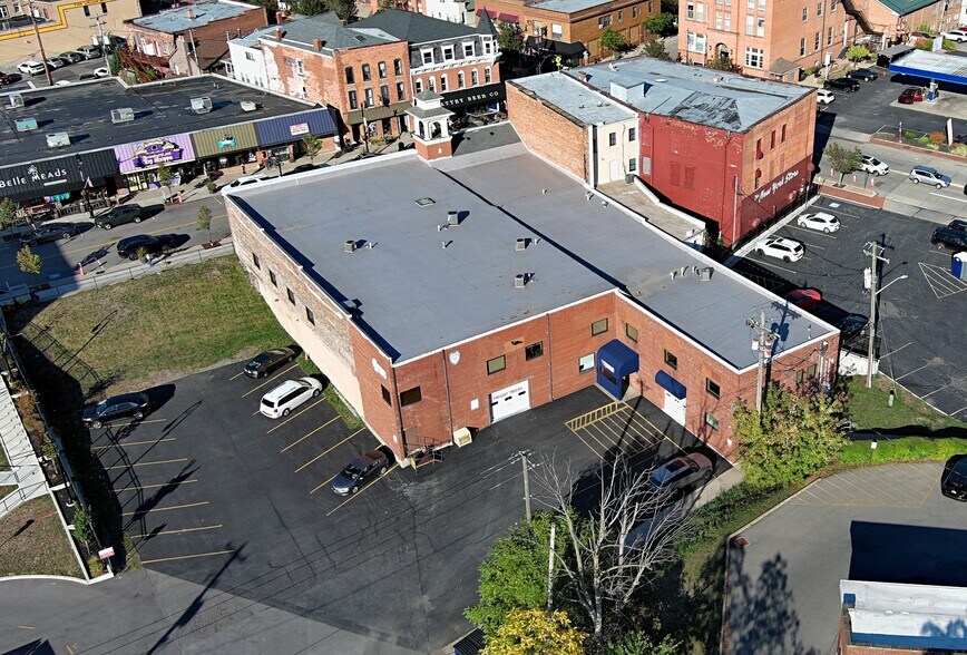 More Photos Of 10 W Main St, Lancaster Flex For Lease