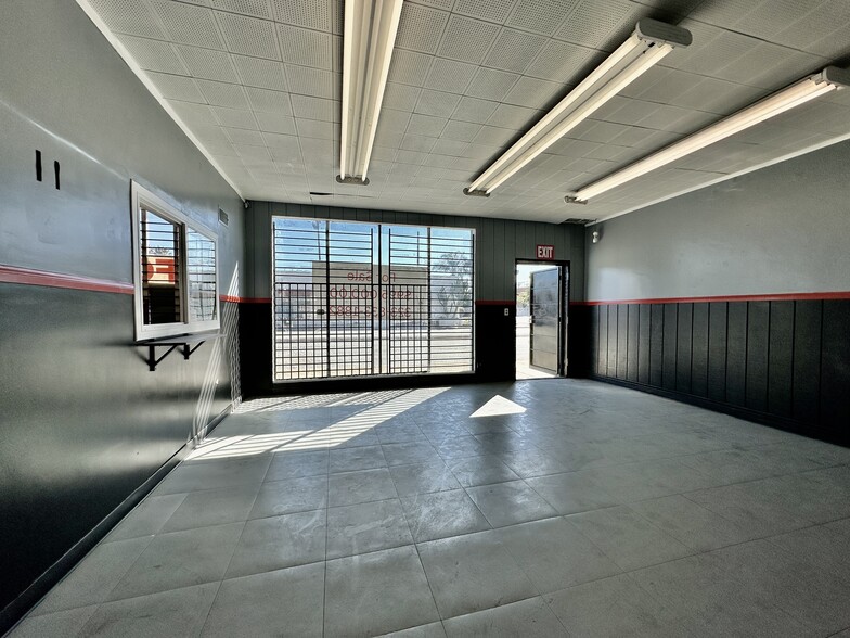 More Photos Of 229 S Oxnard Blvd, Oxnard Storefront Retail Office For Sale