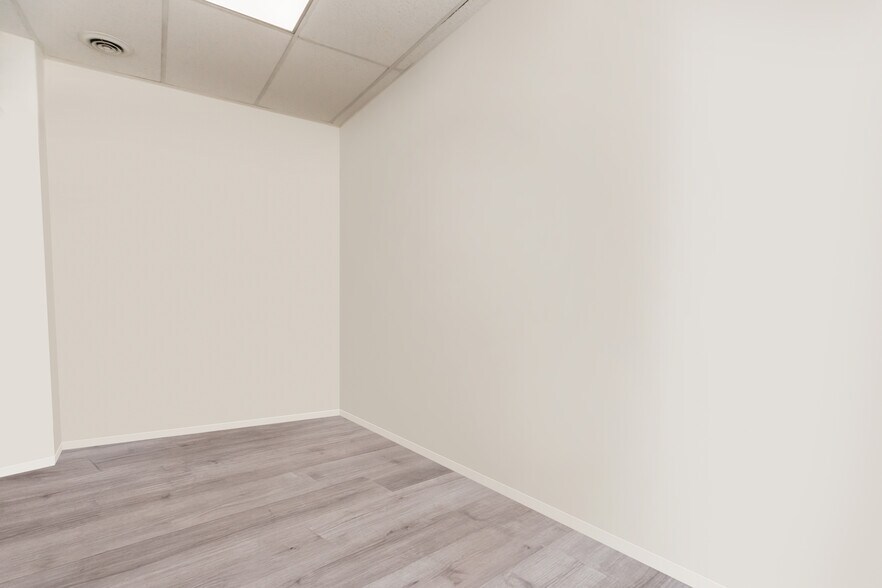 More Photos Of 1103 N Western Ave, Chicago Storefront Retail Office For Lease