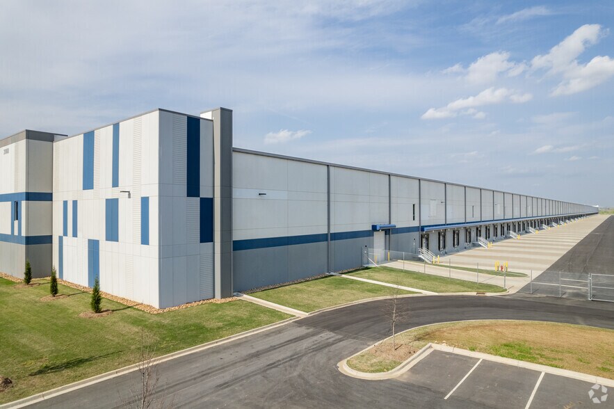 More Photos Of 2004 Moore Duncan Hwy, Moore Manufacturing For Lease