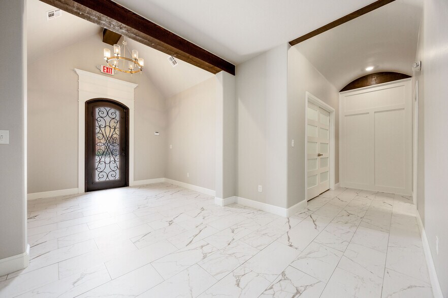 More Photos Of 2600 Covell Village Dr, Edmond Office For Lease