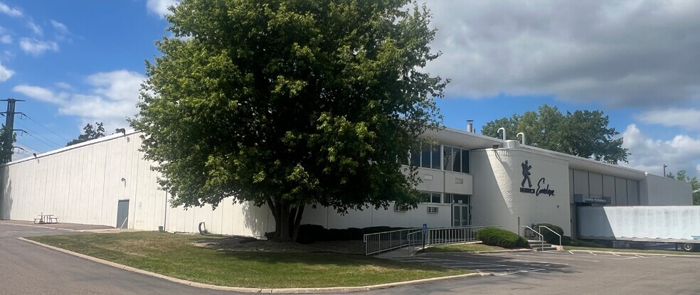 More Photos Of 925 N Zane Ave, Golden Valley Manufacturing For Sale