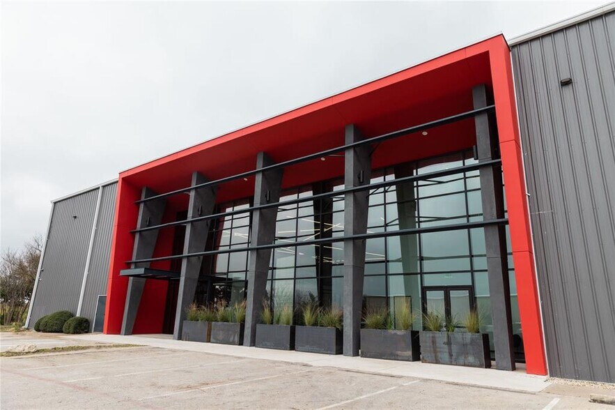 More Photos Of 1220 Toro Grande Dr, Cedar Park Light Distribution For Sale