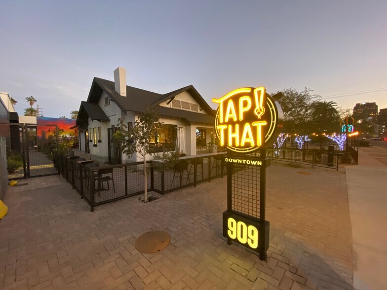 Primary Photo Of 909 N 5th St, Phoenix Restaurant For Lease