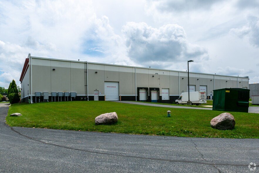 More Photos Of 10730 Bennett Pky, Zionsville Light Distribution For Lease