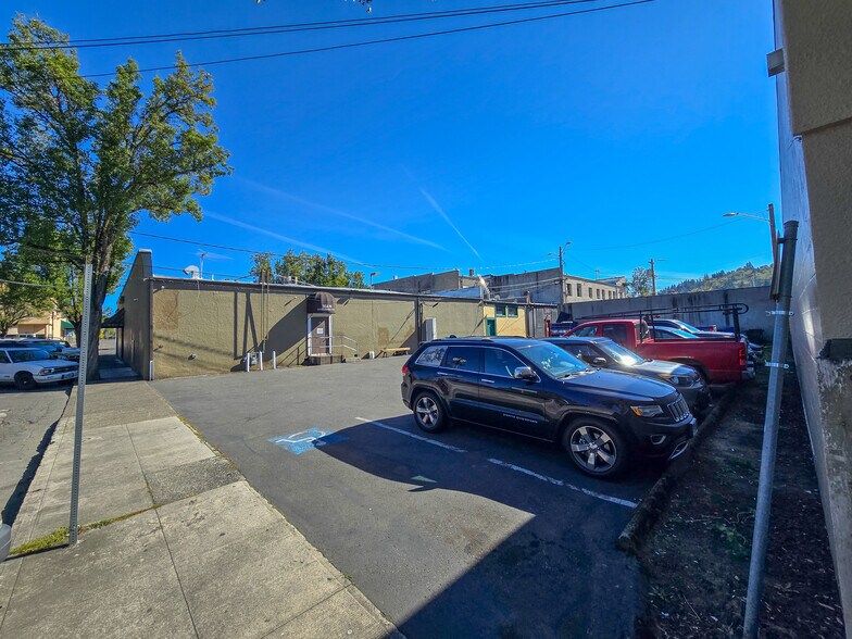 More Photos Of 129-137 N Main Ave, Gresham Restaurant For Sale