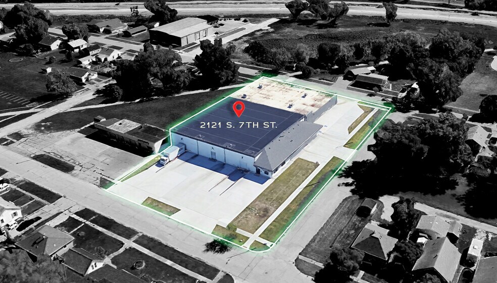 Primary Photo Of 2121 S 7th St, Council Bluffs Light Distribution For Sale