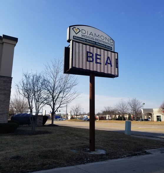 More Photos Of 3170 E 53rd St, Davenport Freestanding For Lease