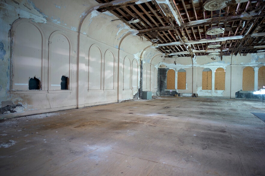 More Photos Of 2001 N Howard Ave, Tampa Office For Sale
