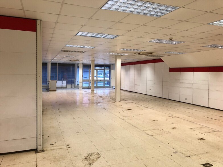 More Photos Of 97-99 High St, Brierley Hill Storefront For Lease