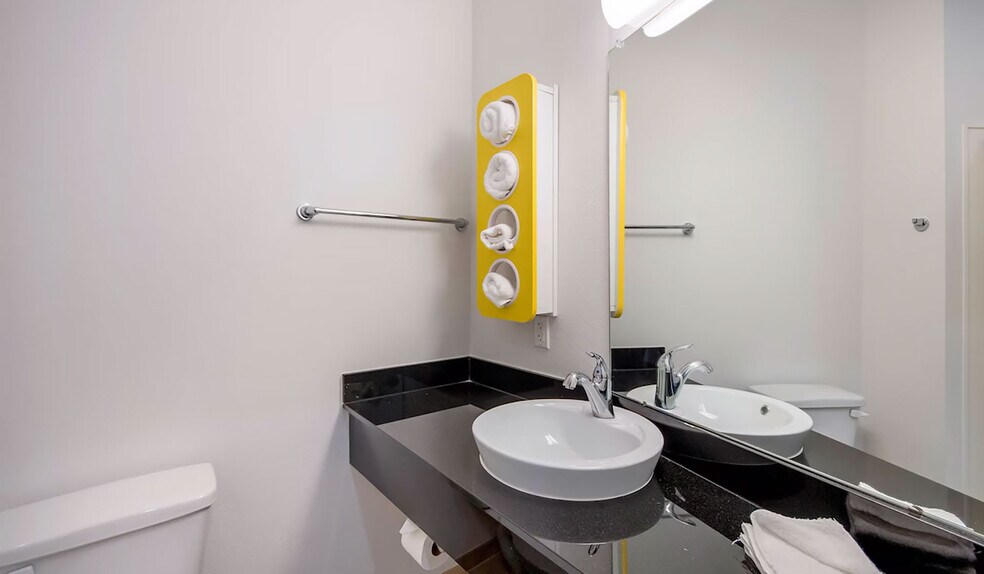 More Photos Of 209 Cedar Ln, Channelview Hotel For Sale