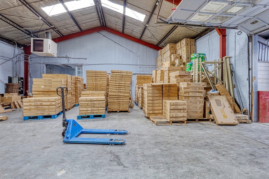 More Photos Of 109-111 Ethel Ave, Hawthorne Warehouse For Sale