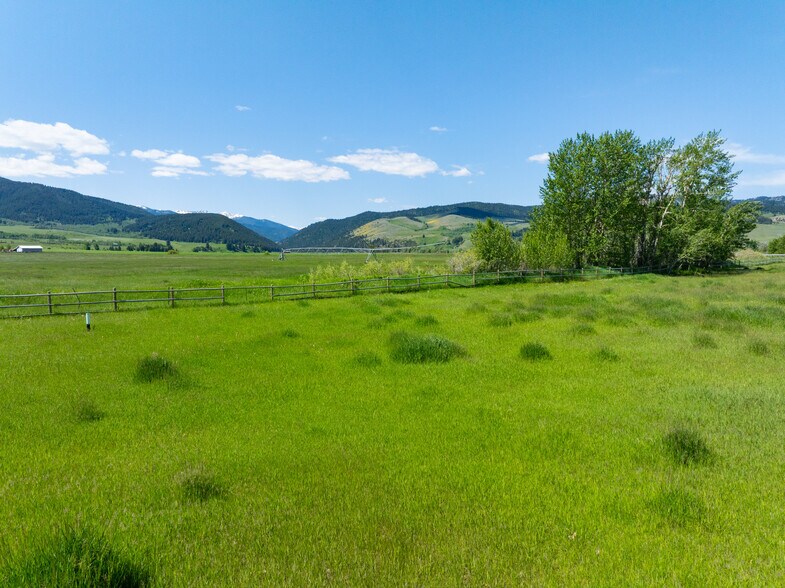 More Photos Of 70 Williams Rd E, Gallatin Gateway Flex For Sale