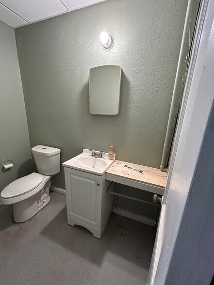 More Photos Of 121 S Glenwood Blvd, Tyler Storefront For Sale