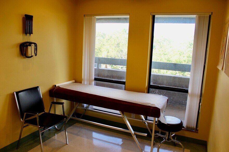 More Photos Of 3355 Burns Rd, Palm Beach Gardens Medical For Lease